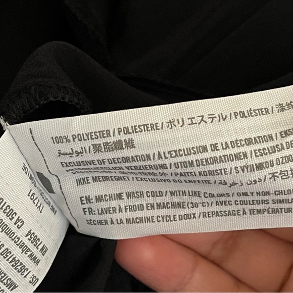 Abercrombie & Fitch Women’s Top Blouse  Faux wrap size S
Black long sleeve - Picture 4 of 7